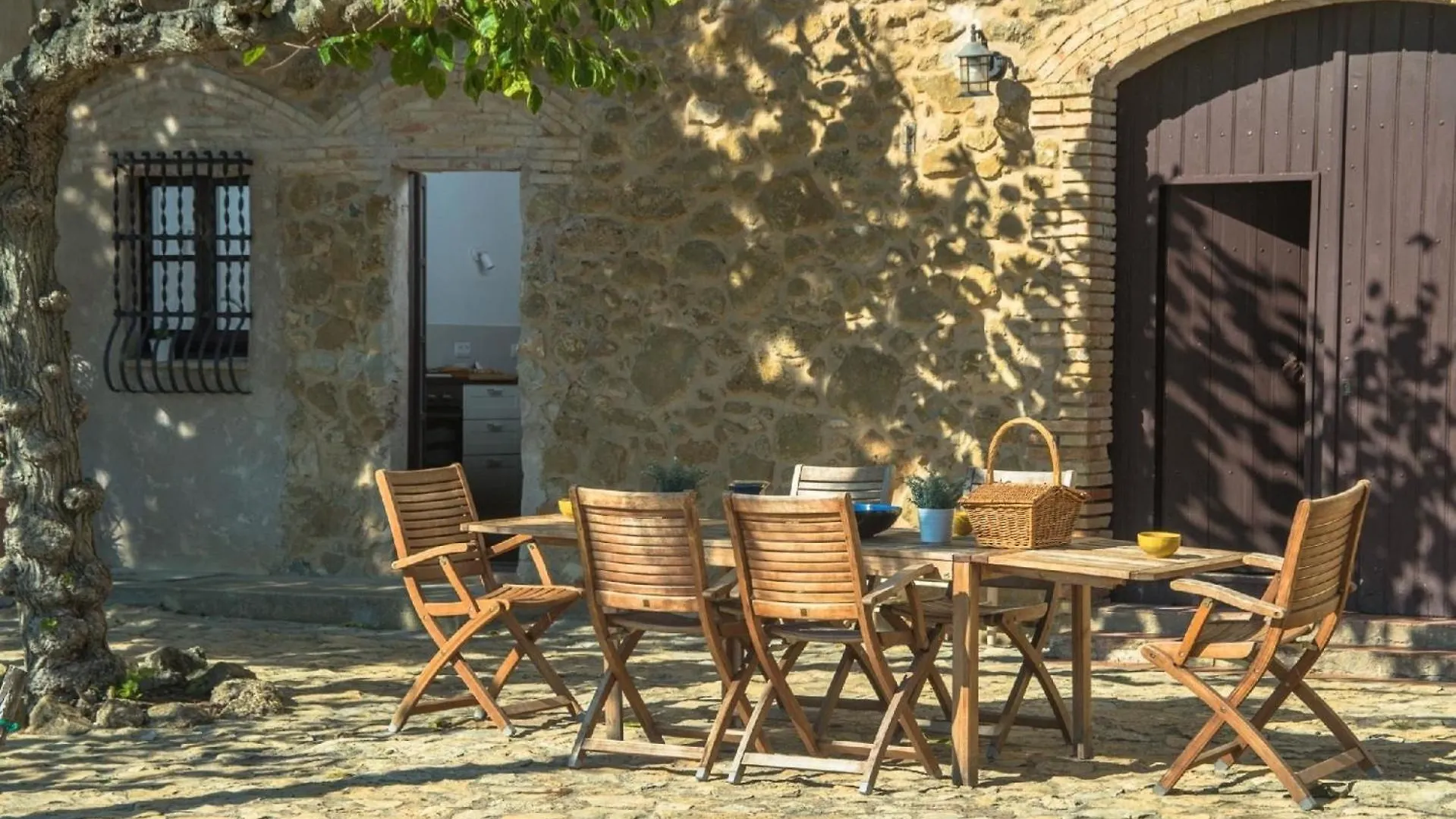 Ferienhaus Mit Privatpool Fuer 8 Personen Und 7 Kinder In La Tallada Demporda, Costa Brava